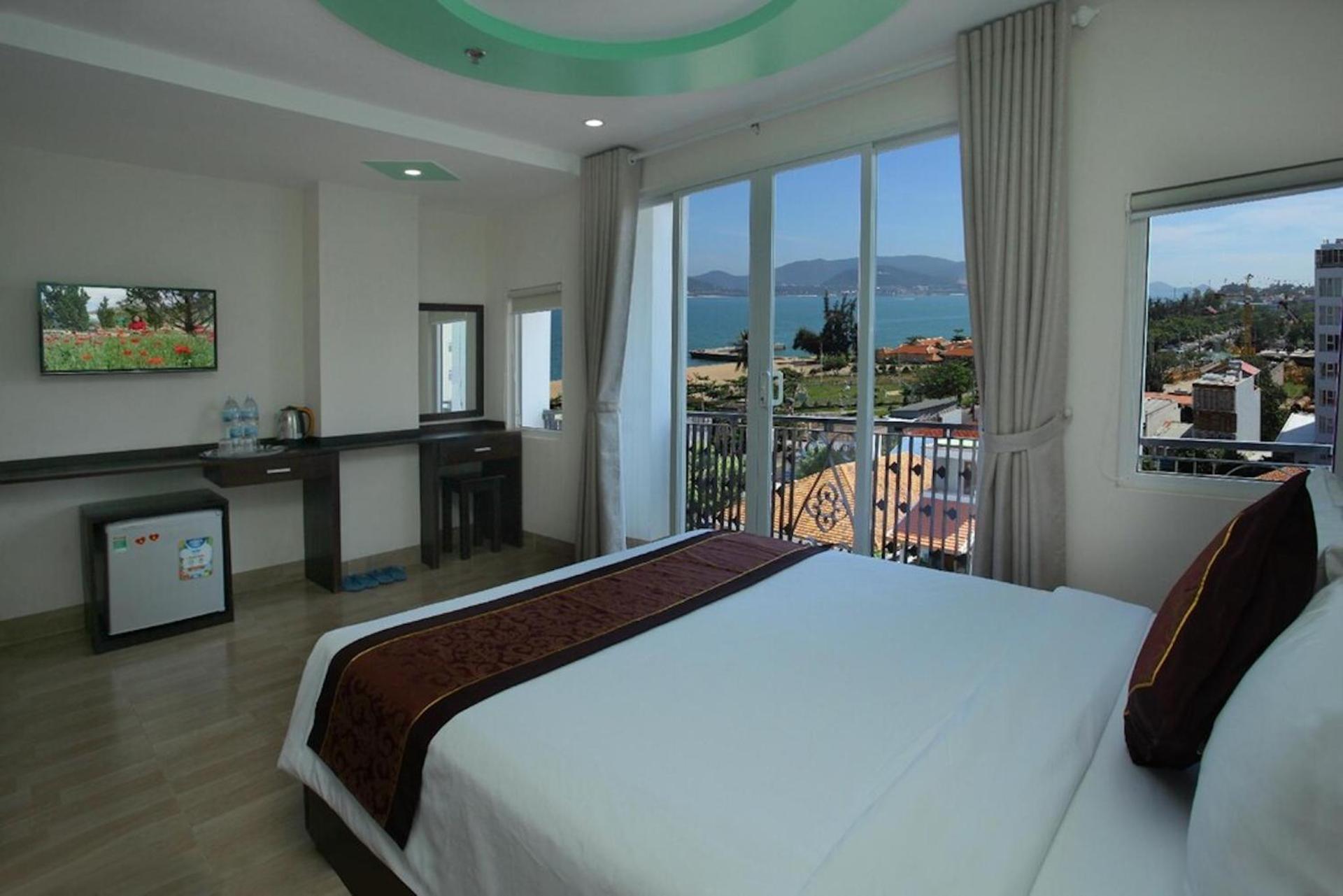 Melyna Hotel Nha Trang Beach Exterior foto